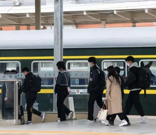 内蒙古首开直达港澳地区的旅游专列