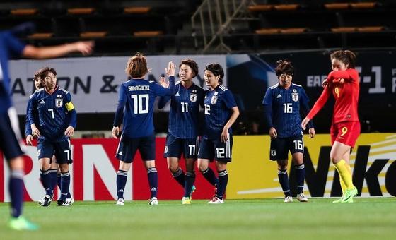 东亚杯：王霜首发 中国女足0：3负日本