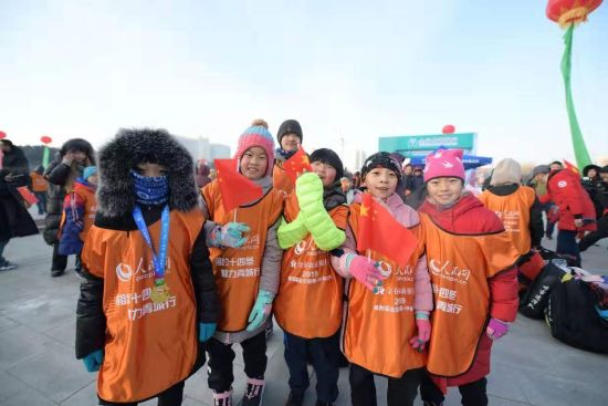 呼和浩特市5000余名市民徒步迎新