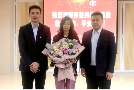 去是天寒地冻 归时春暖花开——中华财险锡林郭勒中心支公司欢迎抗疫英雄回家