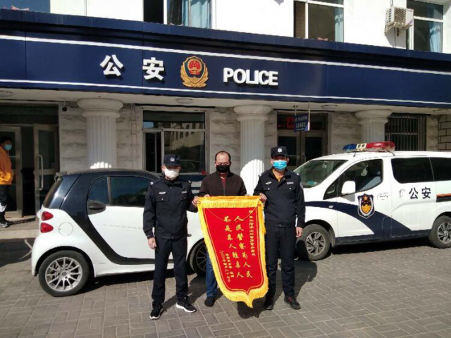 4岁萌娃走失  民警助其返家