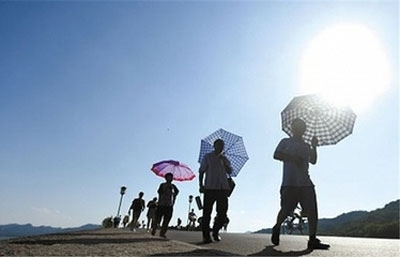 “五一”初期内蒙古局地高温达35℃ 降温大风紧随其后