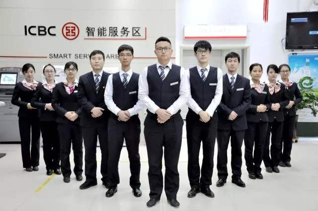 积极实践”走出去“模式外拓业务 工行包头分行 ”流动银行服务车“将优质服务送到家门口