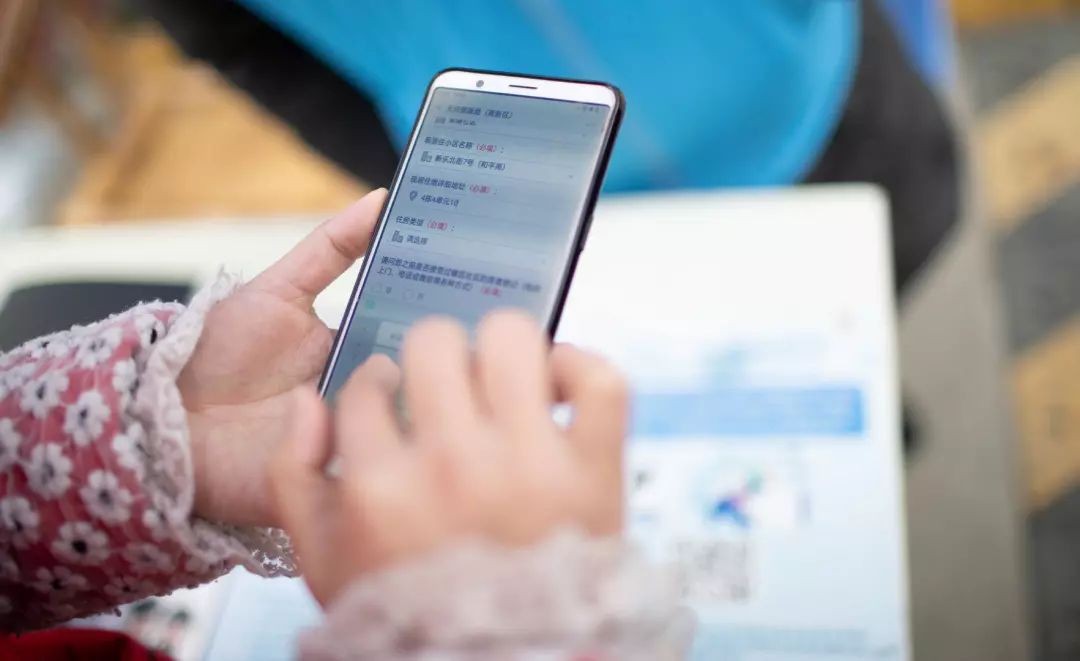 进入医院请提前下载 “蒙健康”APP