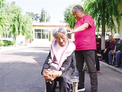 【走向我们的小康生活】幸福院里话幸福