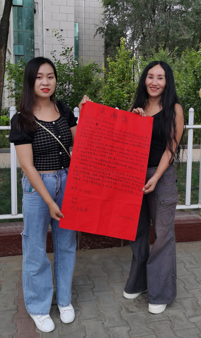 为救人出租车女司机连闯红灯