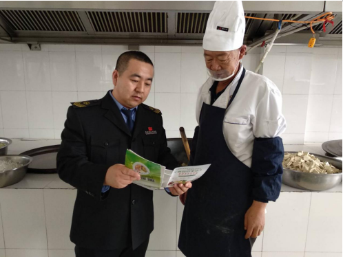 呼和浩特市市场监管局紧扣“四大关键点” 持续护航校园食品安全