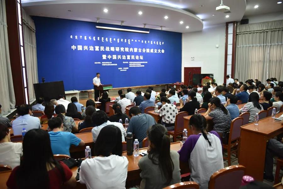 内蒙古师范大学打造“三引擎”助力脱贫攻坚取实效