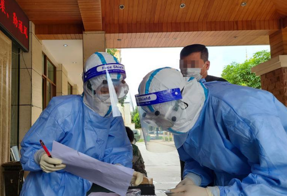 云南瑞丽开展全员核酸检测 全市城区人员居家隔离