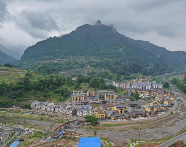 铿锵的时代乐章——党的十八大以来习近平总书记考察调研过的贫困村脱贫调查