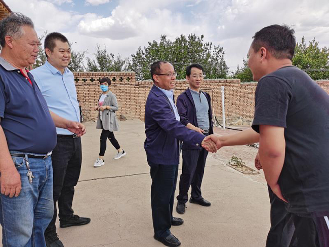 锲而舍之 朽木不折 锲而不舍 金石可镂  ——记中国人寿呼和浩特分公司驻村扶贫干部史天来