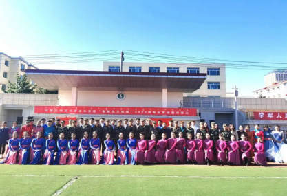 内蒙古师范大学音乐学院“军旅乌兰牧骑”艺术团为军训新生送演出