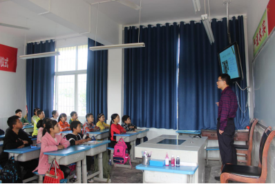 中信银行扶贫故事:10年支教12000小时