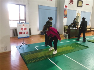 呼和浩特市上半年女兵征集工作全面展开