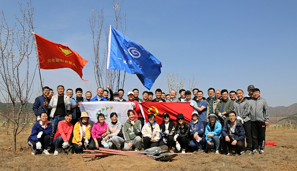 红色党建引领绿色发展，植树造林共建生态文明
