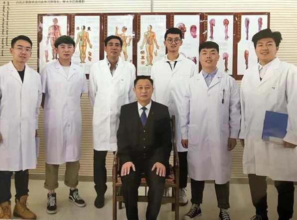 创新经脉疗法 心系患者健康——记内蒙古非遗传承人白曙光先生的经脉疗法