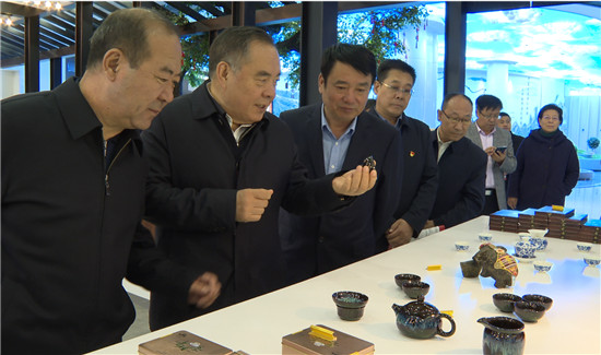 自治区政协副主席郑福田一行赴武川县抗日根据地调研