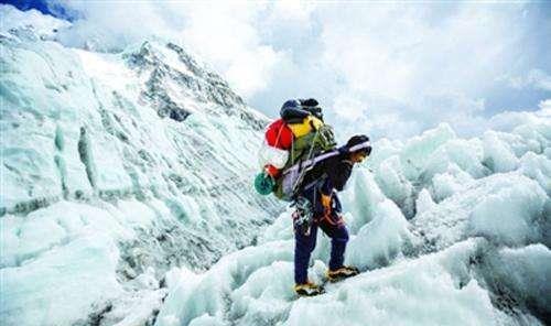 巴林王子等人从南坡登上珠峰