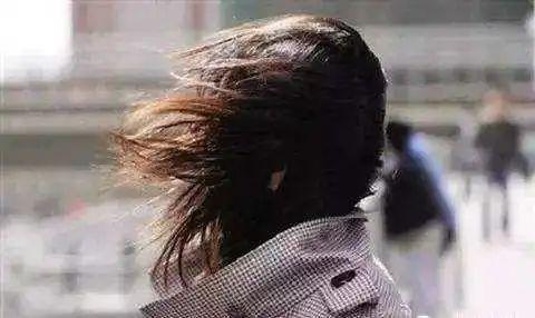 内蒙古：一波大风降温沙尘将来袭