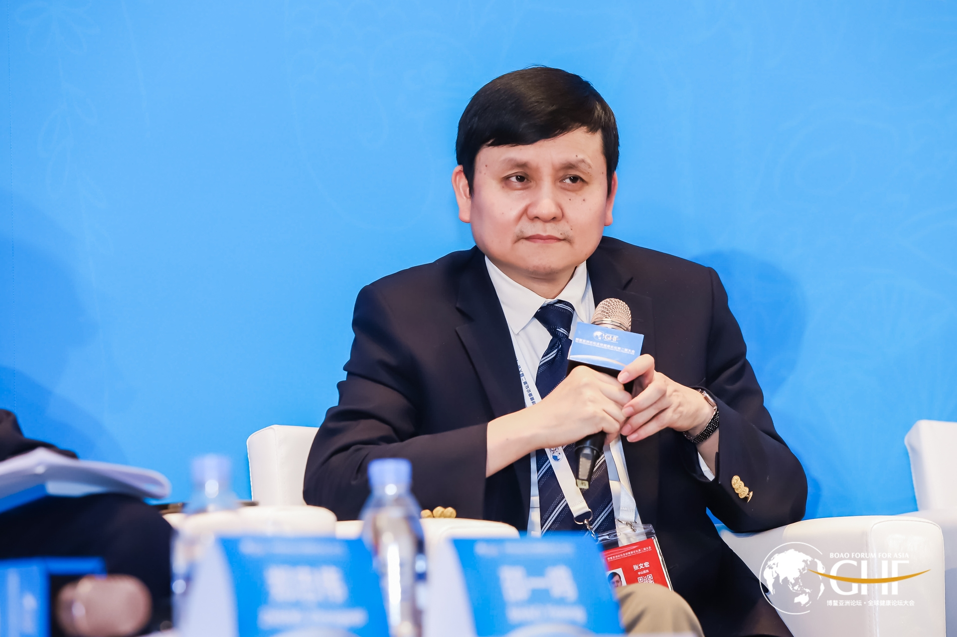 中国什么时候能打开国门？新冠疫苗每年都要打吗？张文宏回应