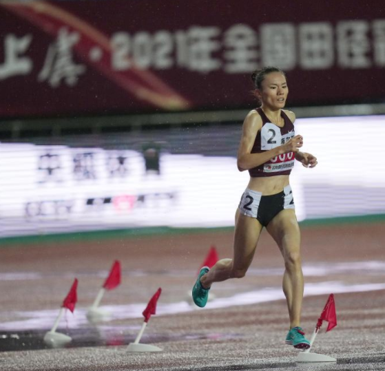田径全国冠军赛：许双双获女子3000米障碍冠军