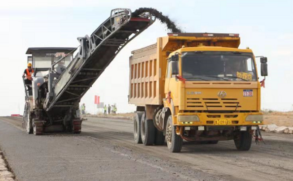 内蒙古路桥集团两大公路崛起边陲城市二连浩特