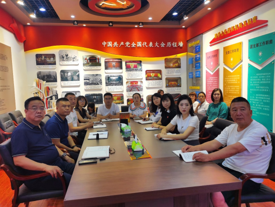 内蒙古路桥集团第七工程处组织观看 “七一勋章”颁授仪式