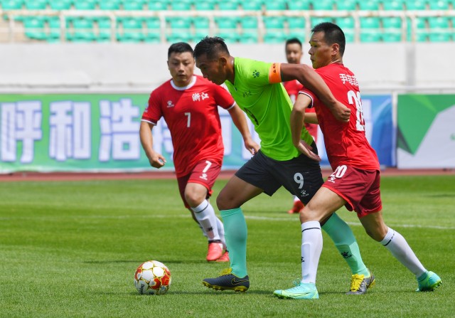 十四运群众组十一人制足球揭幕战：内蒙古队10球大胜