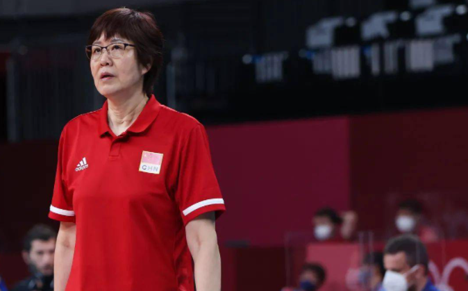 郎平宣布离任中国女排主教练