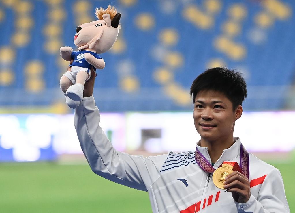 苏炳添9秒95首夺全运会冠军