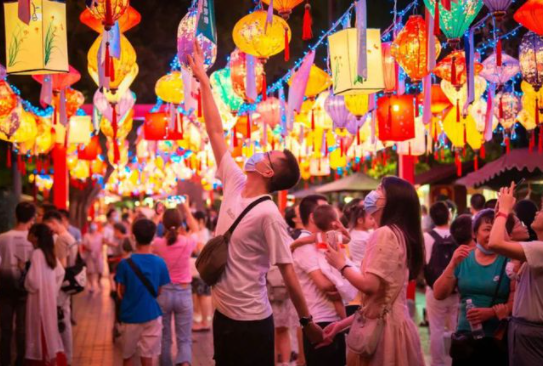 中秋假期旅游收入超371亿元