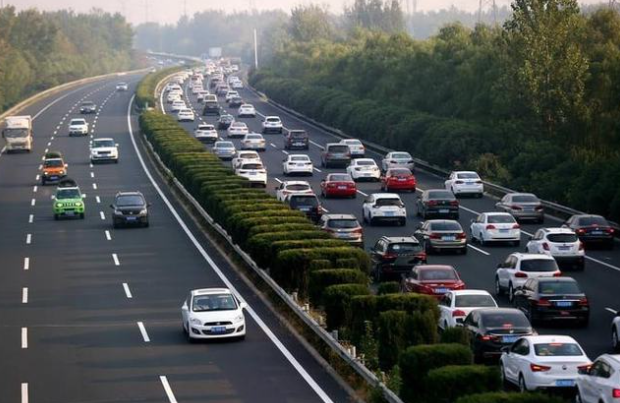 国庆假期7座以下小客车通行收费公路免收通行费