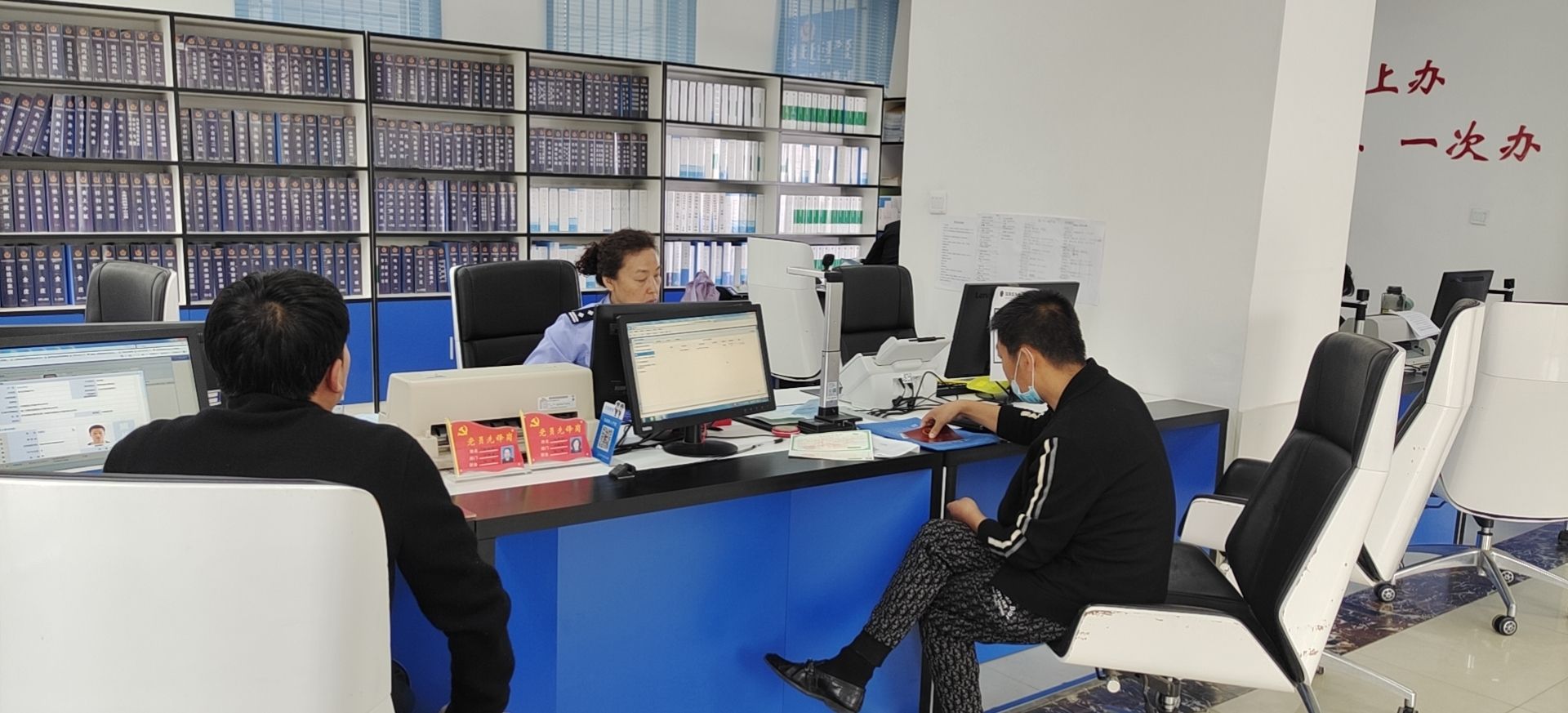 呼和浩特市首家派出所“一站式综合服务区”投入使用