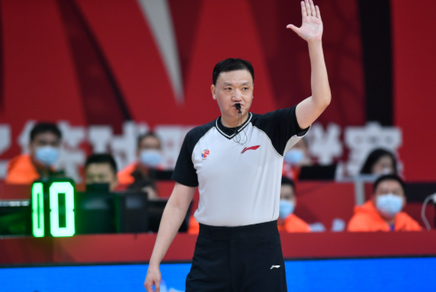 两名裁判串谋作弊被中国篮协严厉处罚