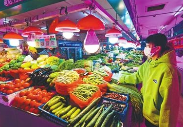 呼和浩特菜篮子供应量足价稳 市民请理性消费
