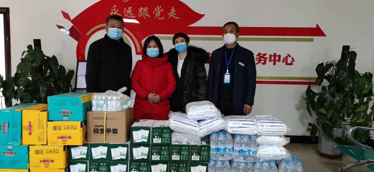 众志成城抗疫情爱心企业送温暖