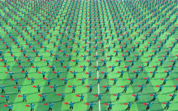 体育时评：迎难而上 再铸辉煌