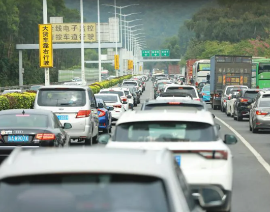 “五一”放假调休共5天 小型客车免收通行费