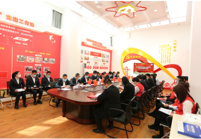 自治区市场监督管理审评查验中心党委  联合伊利集团奶粉事业部党委开展  “推动构建高效的营商环境 助力企业  高质量发展”主题党日活动