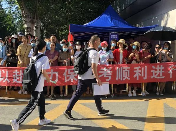 今日，内蒙古14.5万名高考生奔赴考场