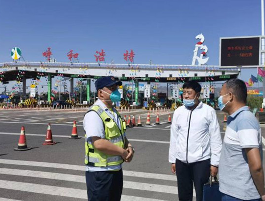 开展路域环境整治 营造美丽公路新貌