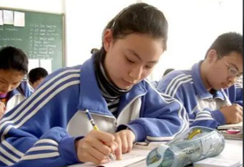 2022年呼和浩特市普通高中统招录取分数线公布