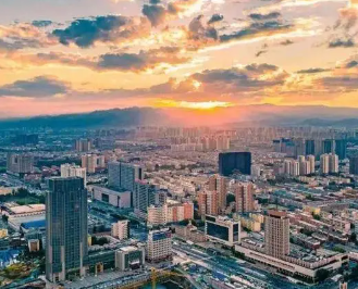 上半年全区生产总值10465亿元 同比增长4.3%