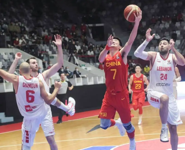 中国男篮谈海外之旅：出国参赛克服多重困难 国际赛场凸显联赛差距