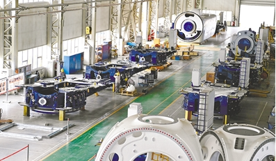 内蒙古建设国家重要能源和战略资源基地步履铿锵