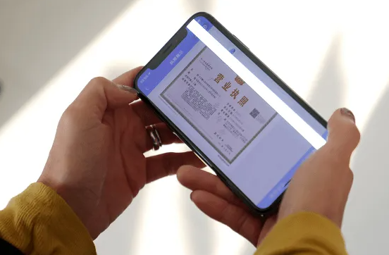 内蒙古82.49万人次通过手机端领取电子营业执照