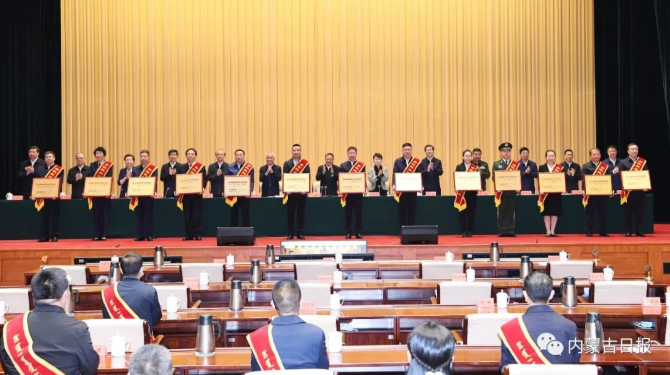 自治区党委统战工作会议暨全区民族团结进步表彰大会召开 孙绍骋讲话 王莉霞主持