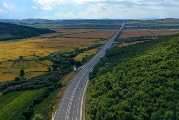 前10个月内蒙古公路交通基础设施完成投资同比增长43.4%