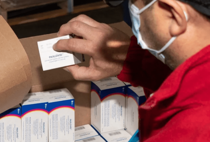 抢药囤药、自行服药可取吗？药剂专家解读新冠治疗药使用