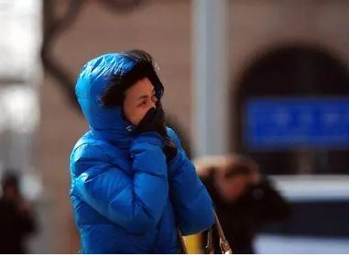 寒潮蓝色预警继续！新疆吉林黑龙江等部分地区降温将超20℃